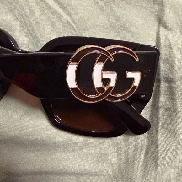 Gucci Women's Brown Sunglasses with Gold Accents - Picture 4 of 5